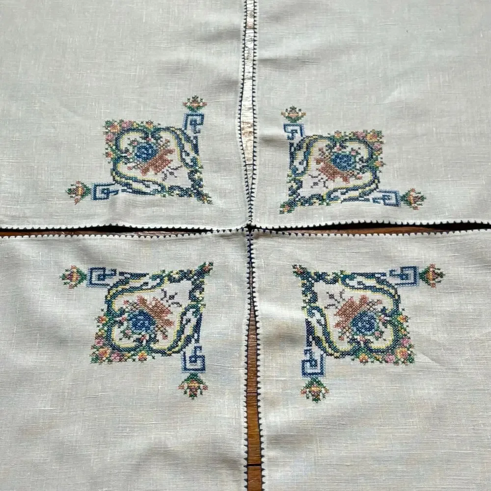Vintage Embroidered Linen Napkins Set of 4 Floral Design 16 x 17